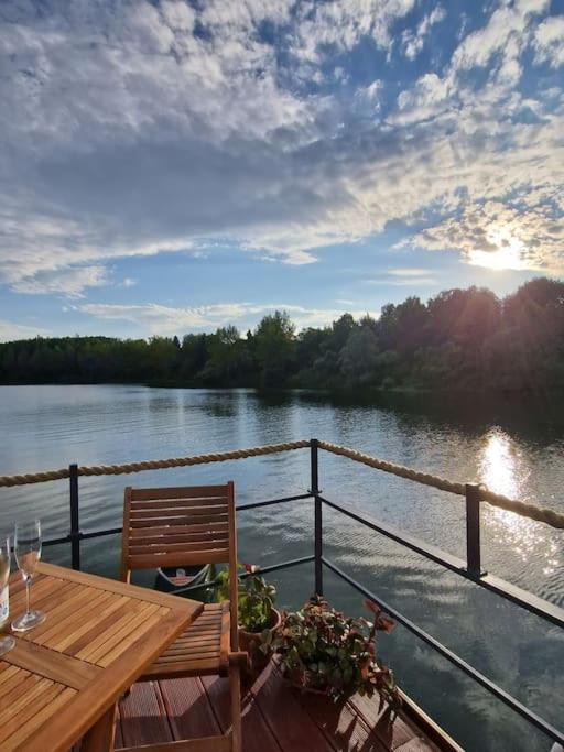 Aquachill Houseboat & Wellness Hotel Liptovský Trnovec Eksteriør billede
