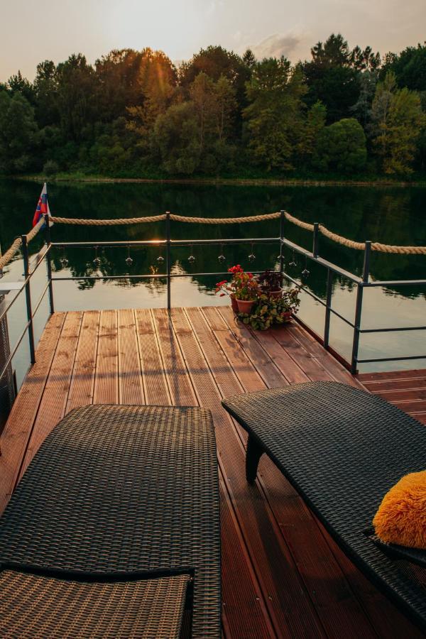 Aquachill Houseboat & Wellness Hotel Liptovský Trnovec Eksteriør billede