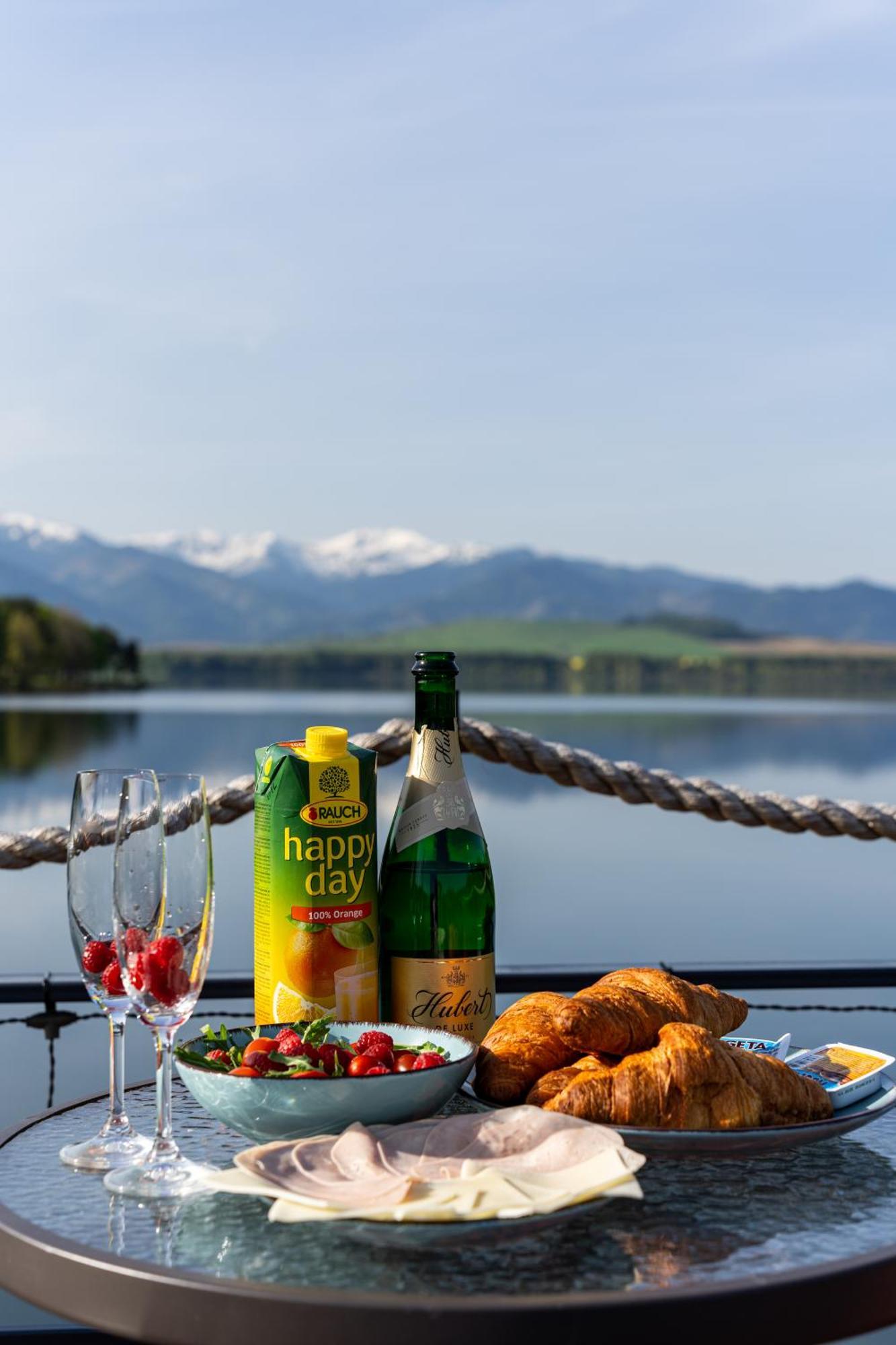 Aquachill Houseboat & Wellness Hotel Liptovský Trnovec Eksteriør billede