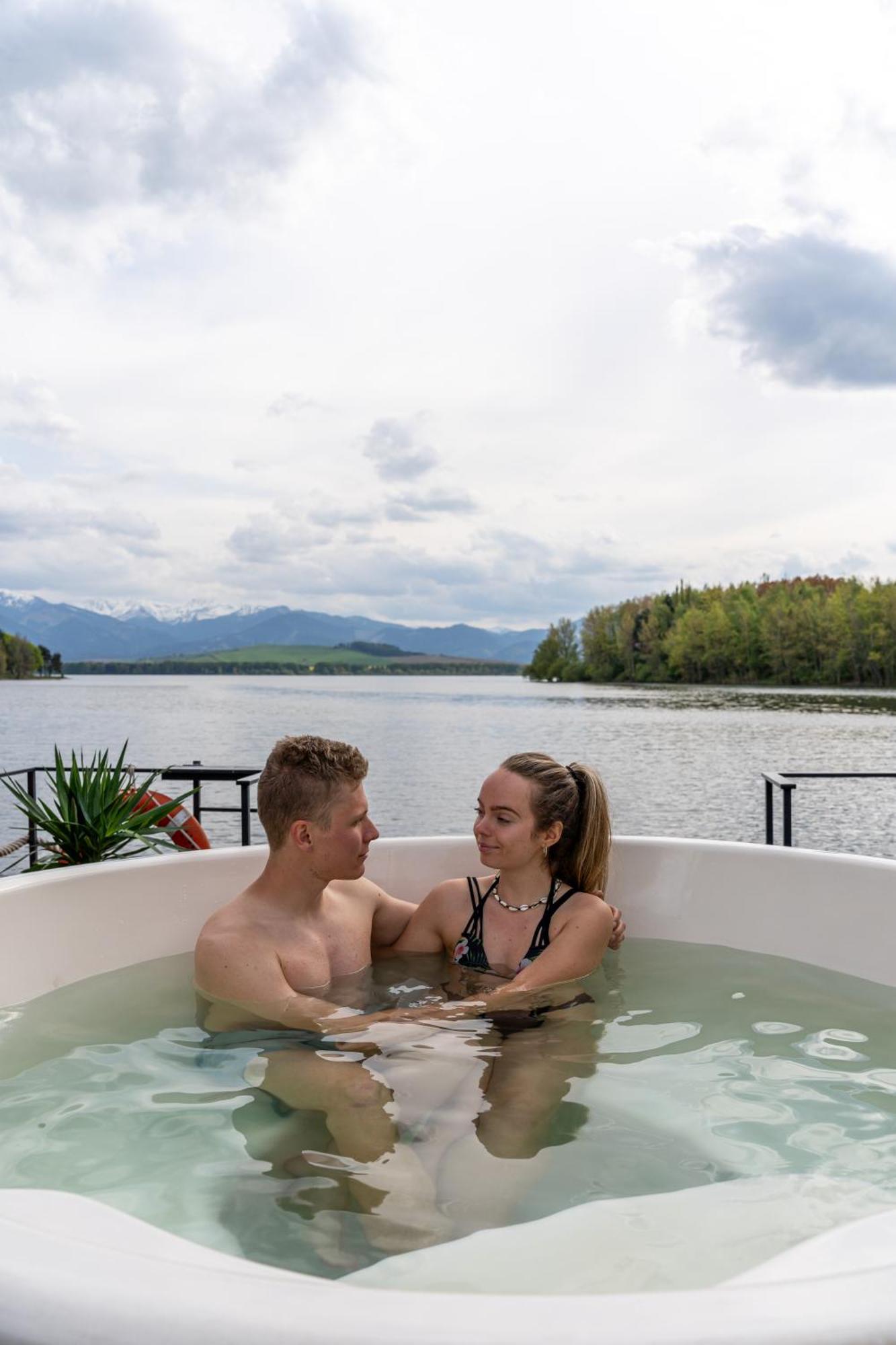 Aquachill Houseboat & Wellness Hotel Liptovský Trnovec Eksteriør billede